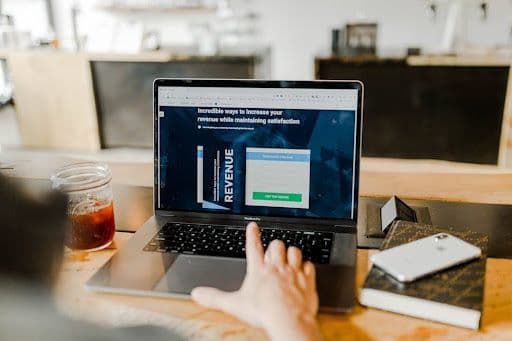 10 Proven Tips on How to Use Sales Navigator for Lead Generation preview